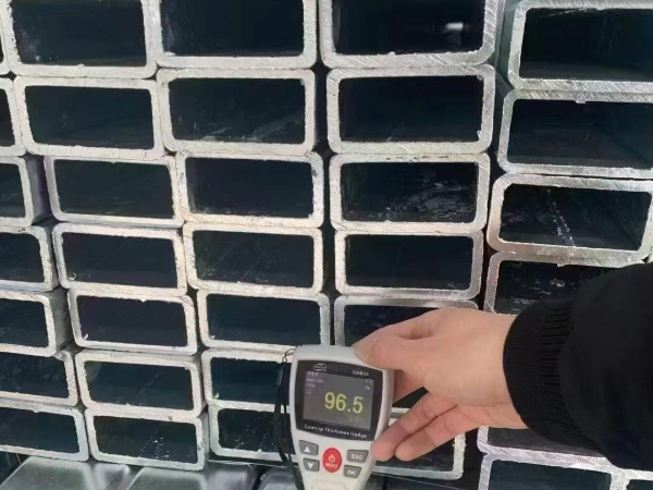 Hot dip galvanizing process zinc bath immersion at 450°C for steel pipe