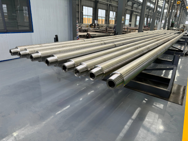 Drill collar heat treated AISI 4145H with threaded pin connection