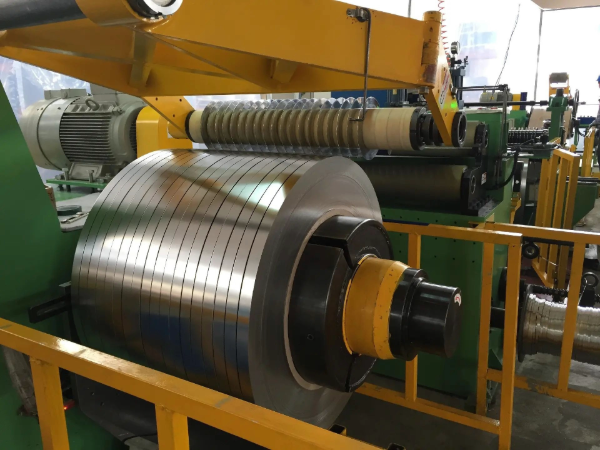 Stacked steel coil bundles with banding