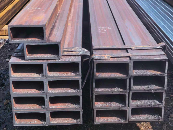 ASTM A500 RHS Tube Bundle in Factory