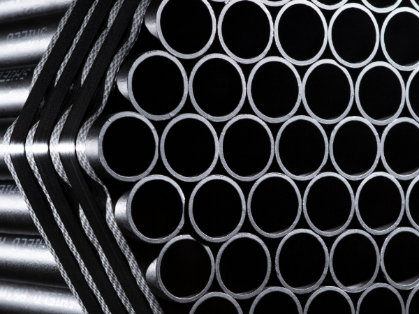 Structural steel pipe bundle with protective packaging
